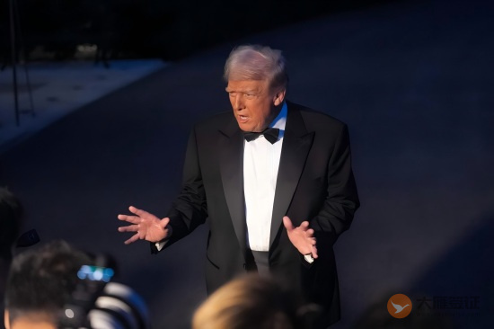 美国H-1B签证费暴涨引担忧-01图